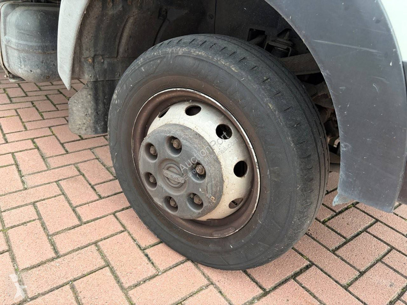 Nissan  NT400- 35.12 2.5 dCi 250 van