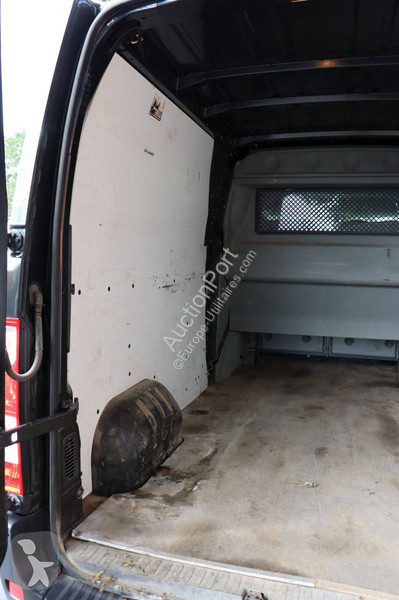 Véhicule utilitaire Nissan