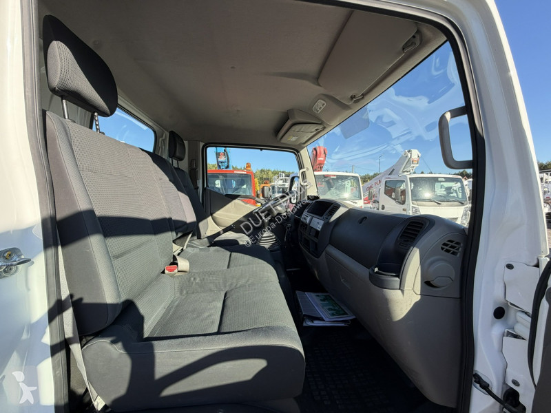 Véhicule utilitaire Nissan