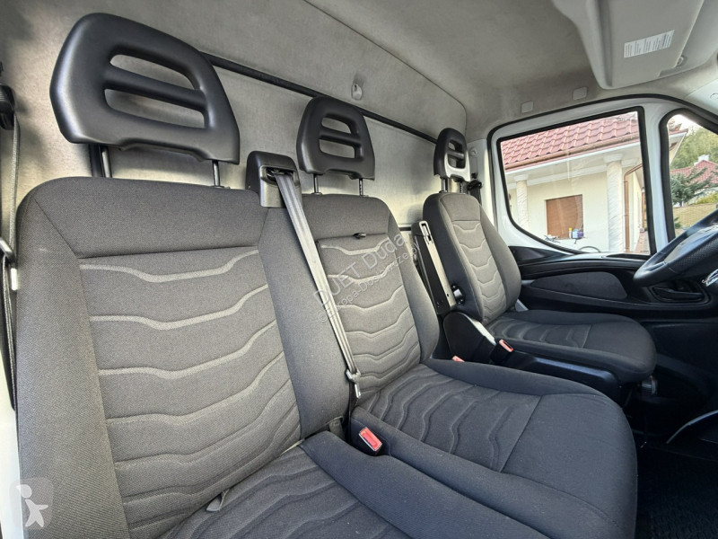 Iveco 70C18 V H van