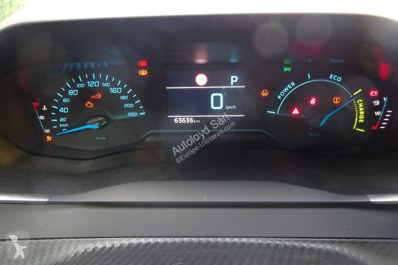Užitkové vozidlo Peugeot 1,2 HYBRID 136 BVA