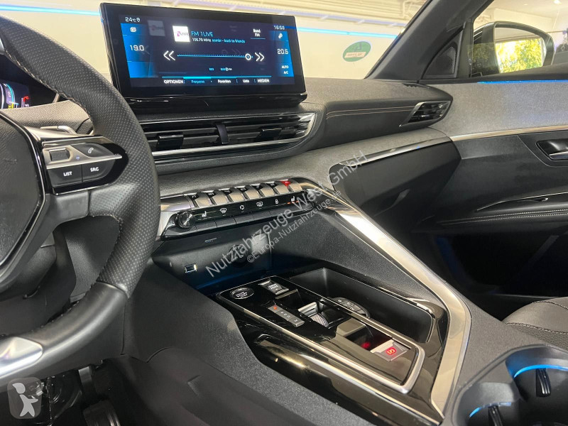 Véhicule utilitaire Peugeot GT...