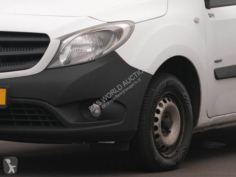 Véhicule utilitaire Mercedes 111 CDI