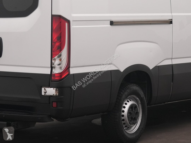 Véhicule utilitaire Iveco 35S21