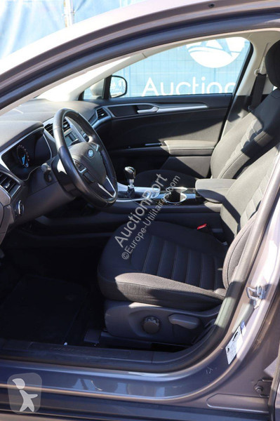 Véhicule utilitaire Ford