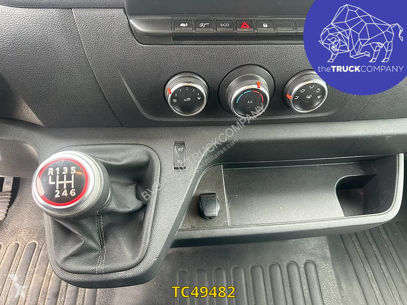 Renault 2.3 DCI van