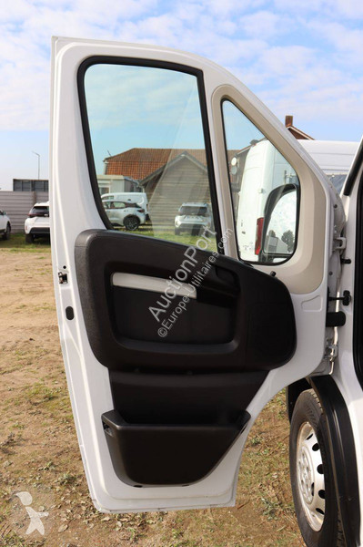 Véhicule utilitaire Peugeot