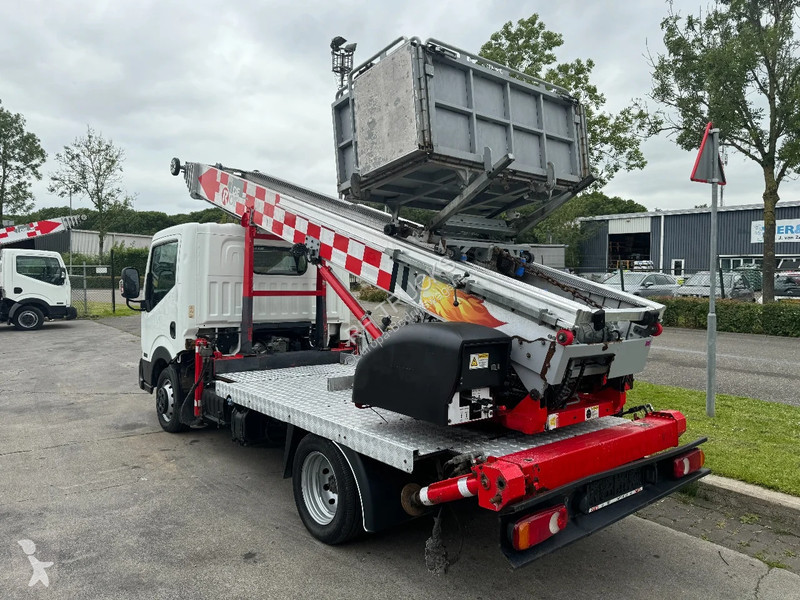 Véhicule utilitaire Nissan UNIT CABSTAR 35.13 +...