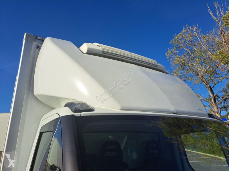 Autoutilitară Iveco 35C18 180CV 3L CAISSE...