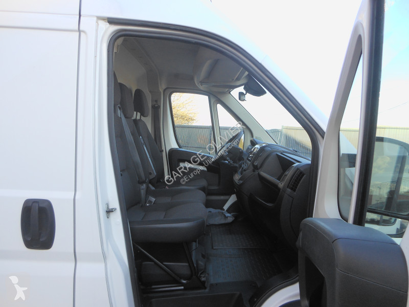 Véhicule utilitaire Peugeot 435 L4H2 2.2...