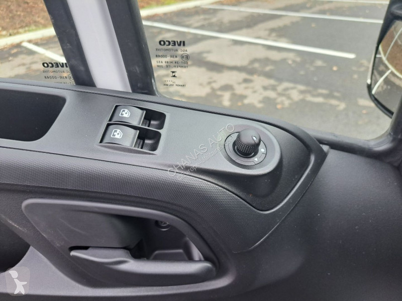Veículo utilitário Iveco 35S18 A8 180CV 3L...
