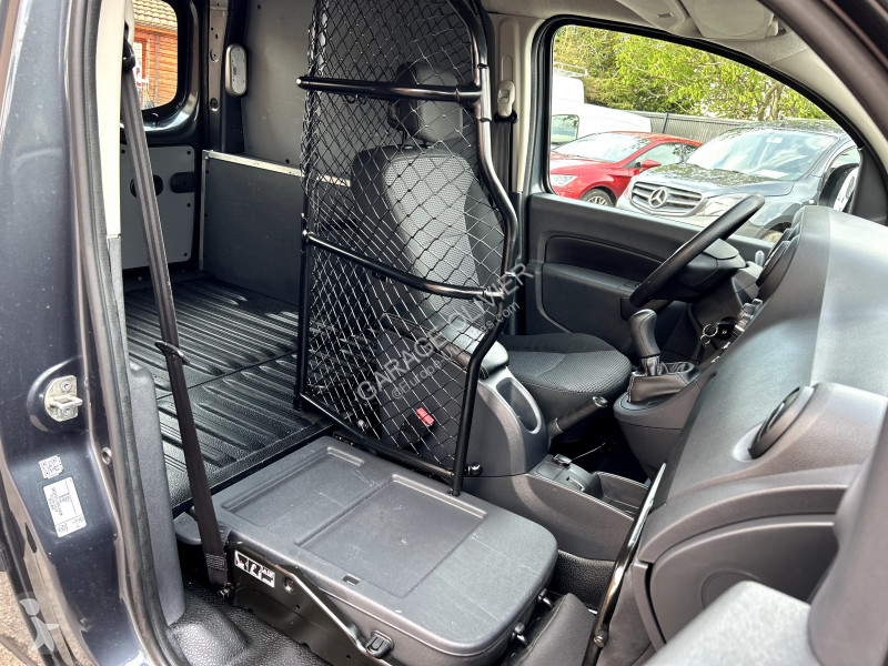 Véhicule utilitaire Mercedes Compact 109 1.5...