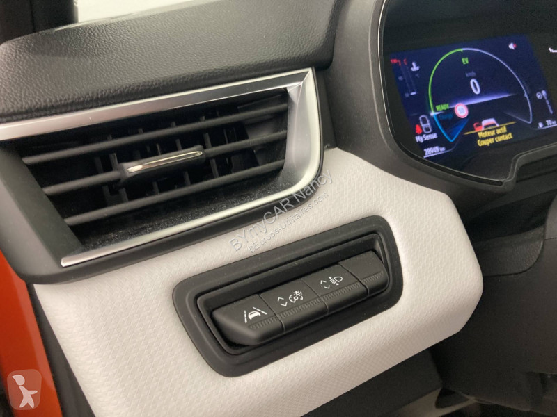 Autoutilitară Renault Clio E-Tech full hybrid 145