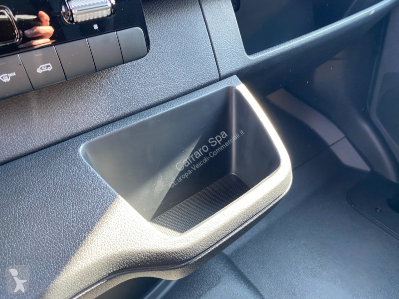 Autoutilitară Mercedes Furgone Traz. Post