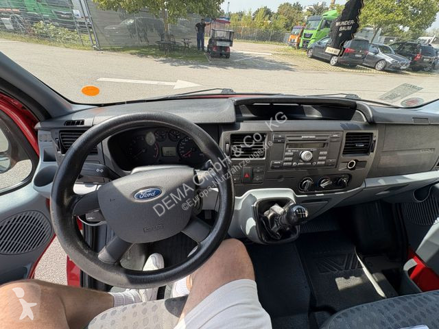 Véhicule utilitaire Ford...