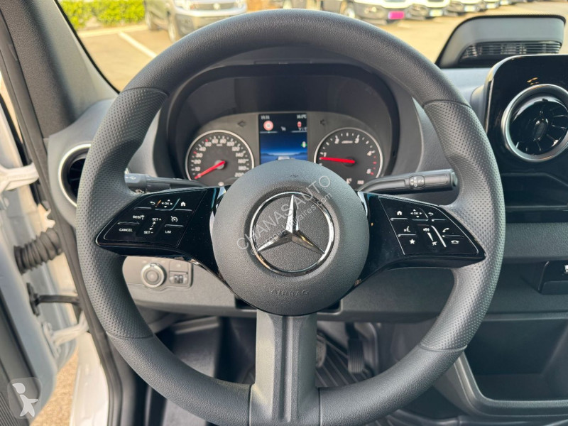 Véhicule utilitaire Mercedes 317 CDI 37 3.5T...