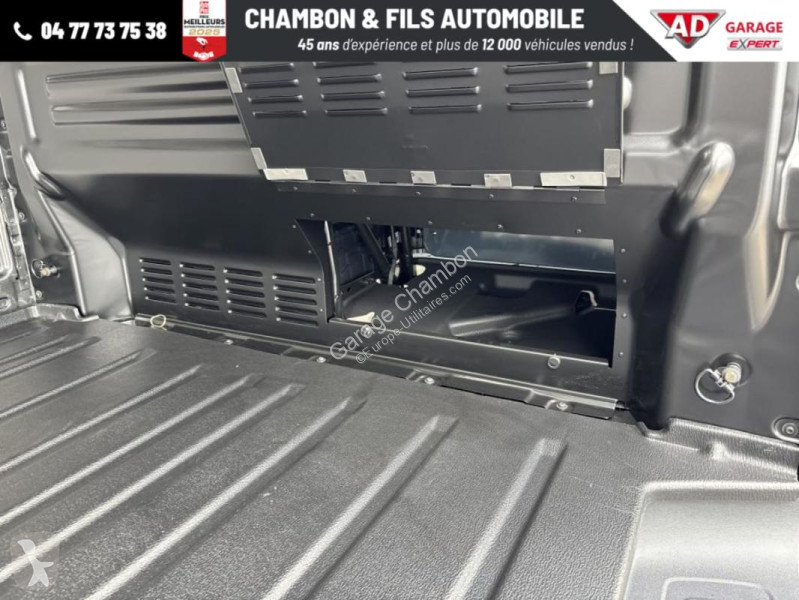 Véhicule utilitaire Ford FOURGON 320 L1H1 2.0...