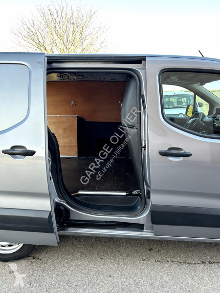 Véhicule utilitaire Peugeot Standard 1000KG 1.5...