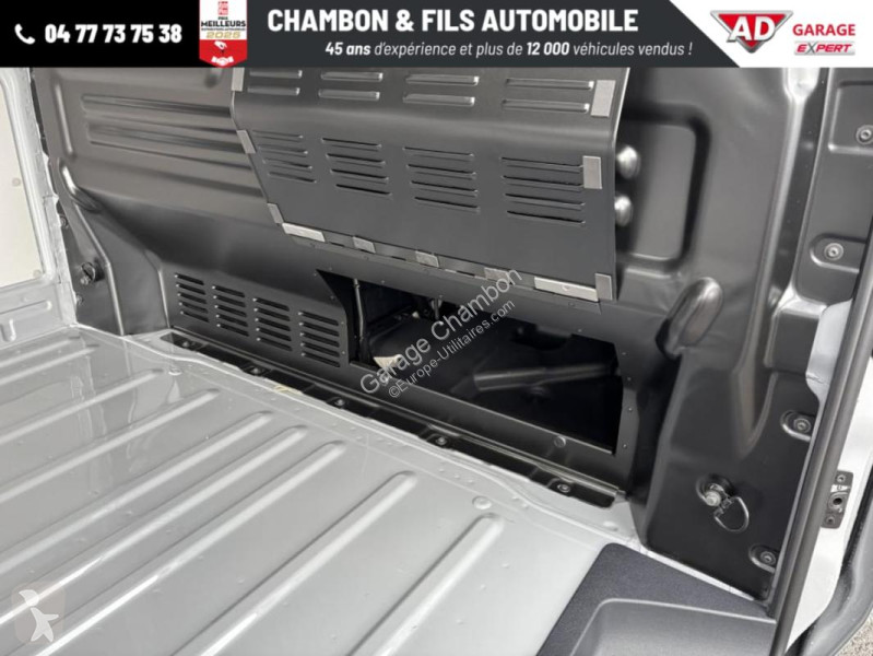 Véhicule utilitaire Ford FOURGON 320 L2H1 2.0...