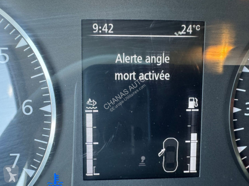 Лекотоварен автомобил Renault L2H2 2.3 dCi 145...