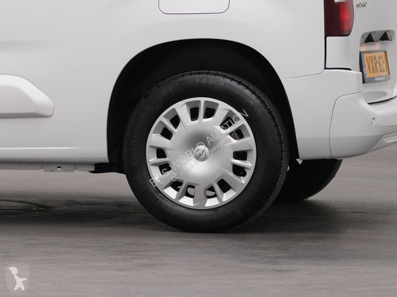 Лекотоварен автомобил Opel 110pk