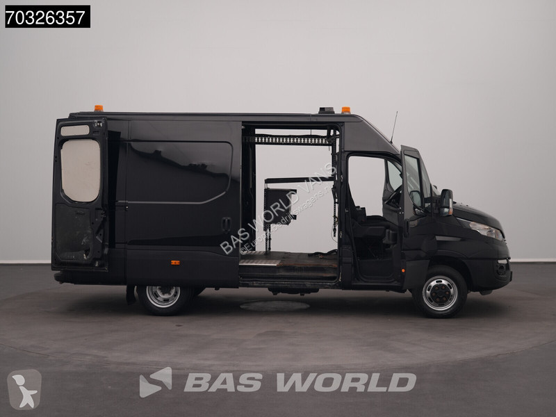 Véhicule utilitaire Iveco 50C18 3.0L...