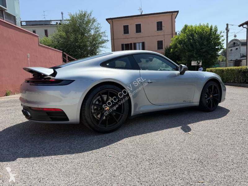 Véhicule utilitaire Porsche