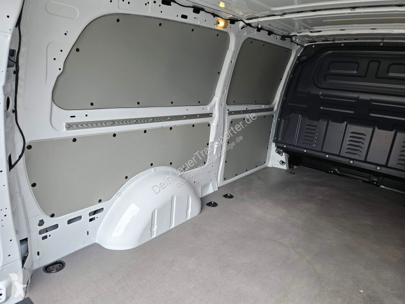 Mercedes Vito...