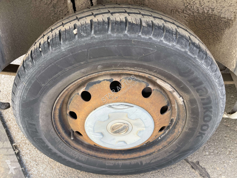 عربة نفعية Nissan