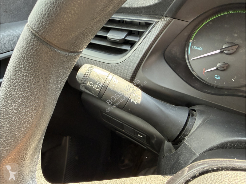 Samochód dostawczy Renault E-Tech 45kWh 122PK...
