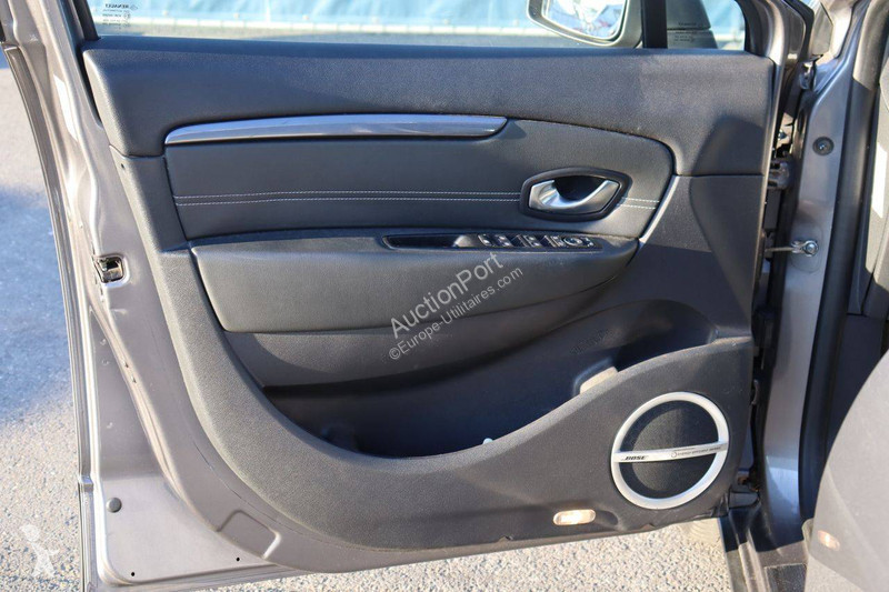 عربة نفعية Renault  Scénic