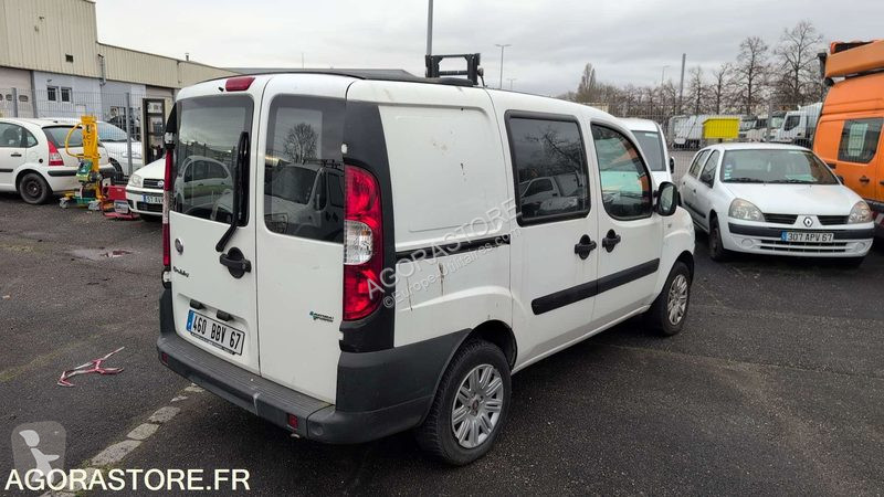 Véhicule utilitaire Fiat DOBLO