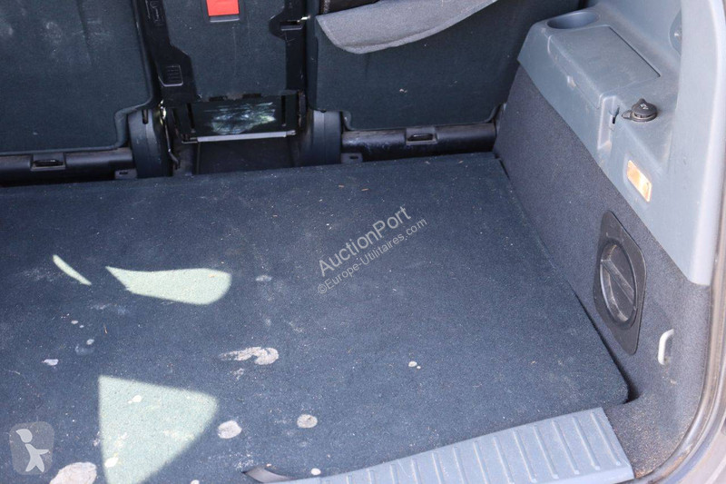Véhicule utilitaire Ford Grand