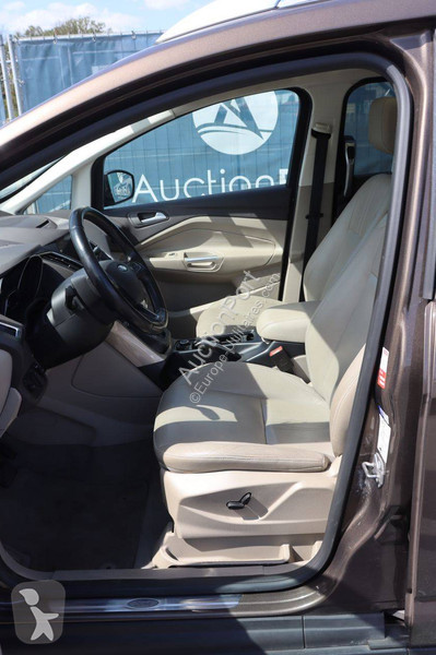 Véhicule utilitaire Ford Grand