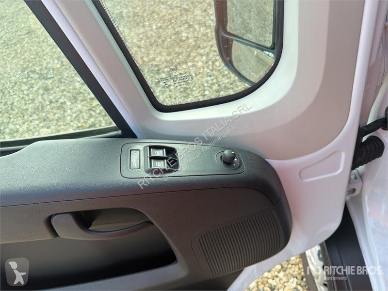 Véhicule utilitaire Opel 2.2