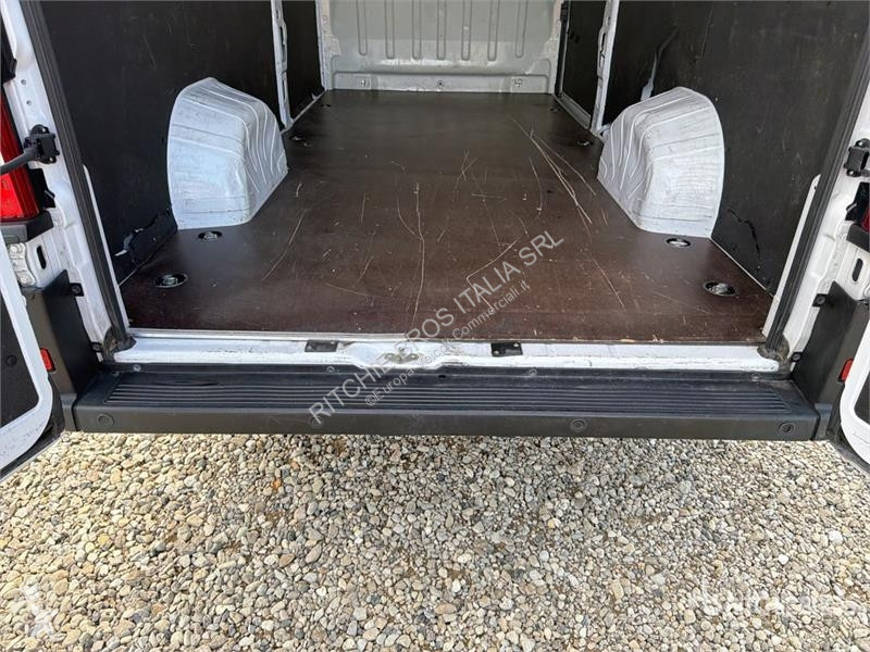 Véhicule utilitaire Opel 2.2