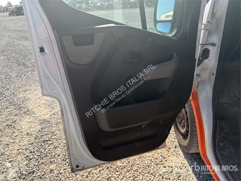 Furgoneta Nissan Cargo Van