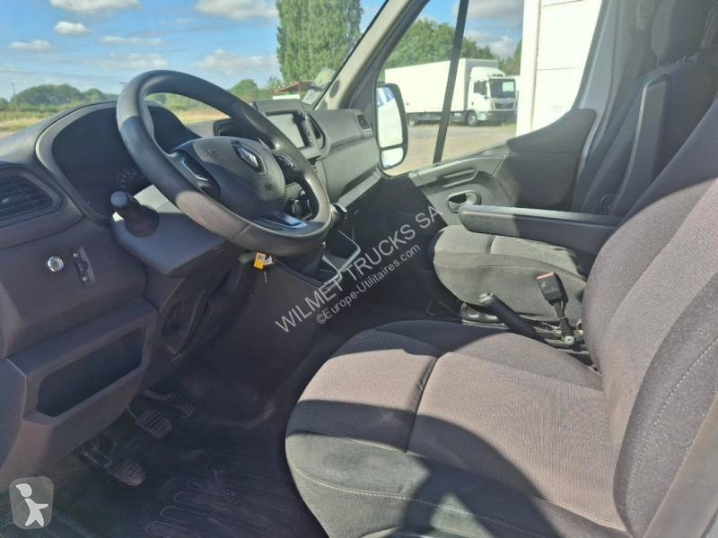Véhicule utilitaire Renault 2.3 DCI 145