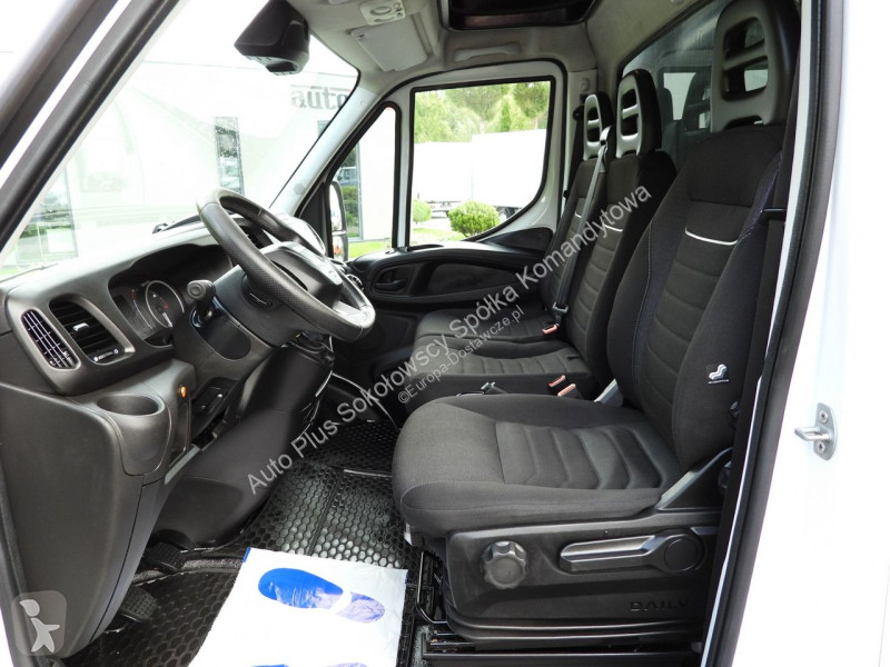 Véhicule utilitaire Iveco 50C18 DAILY