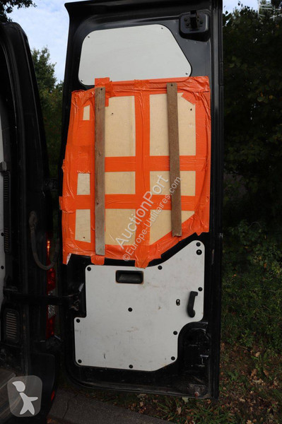 Véhicule utilitaire Nissan