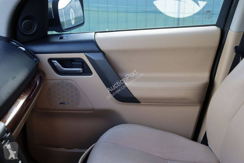 Véhicule utilitaire Land Rover HSE i6