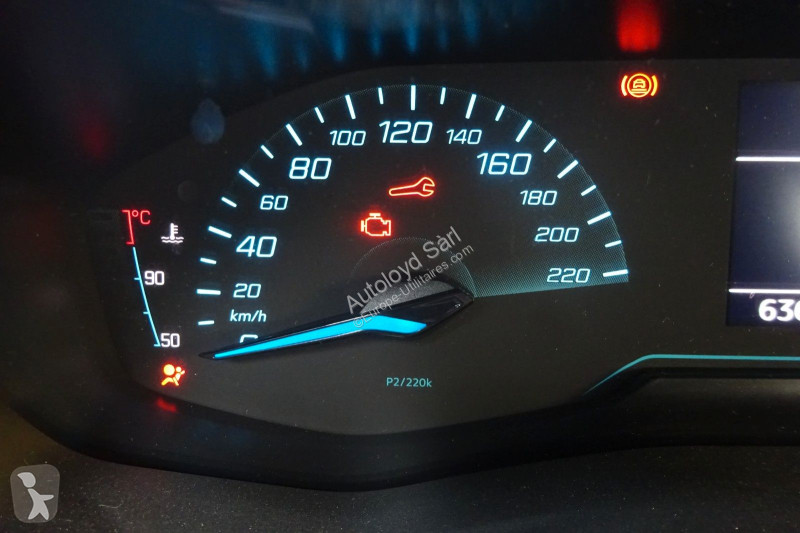 Užitkové vozidlo Peugeot 1,2 HYBRID 136 BVA