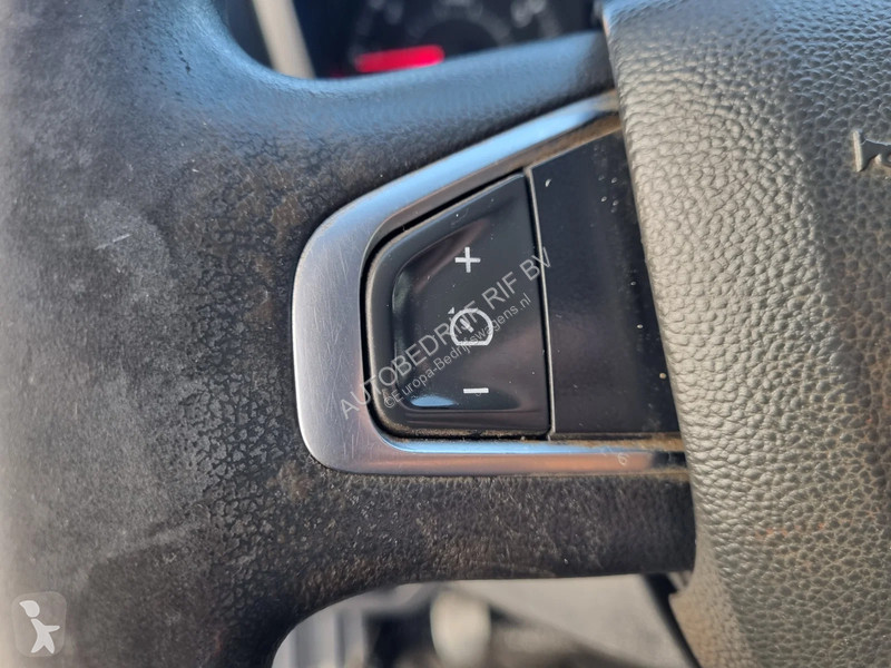 Véhicule utilitaire Renault 2.3 dci 146 pk...