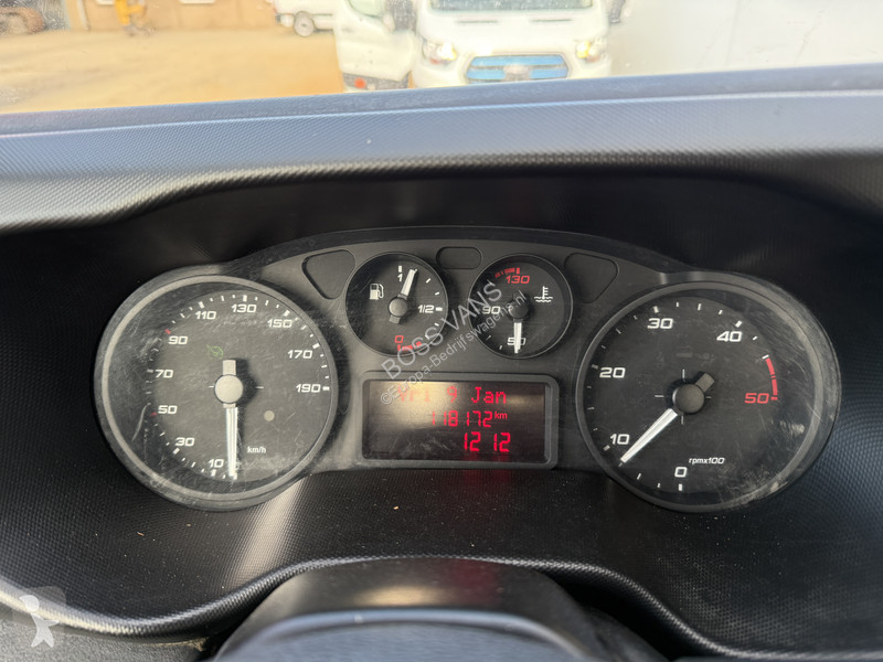 Véhicule utilitaire Iveco 35C12 2.3