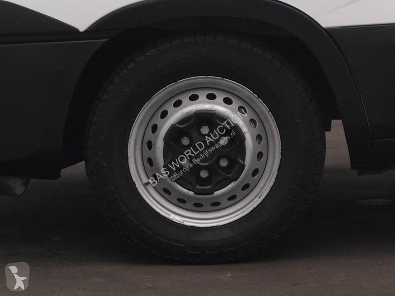 Véhicule utilitaire Iveco 35S21