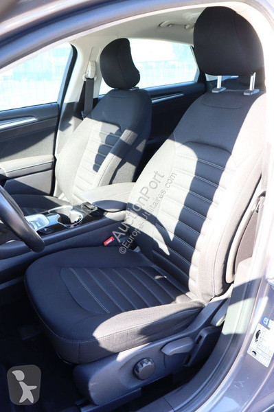 Véhicule utilitaire Ford