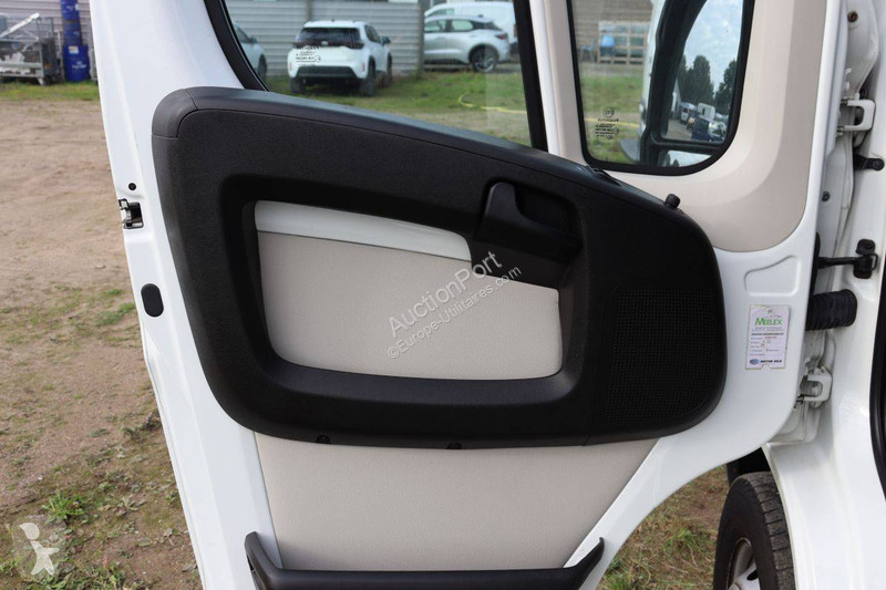 Véhicule utilitaire Peugeot