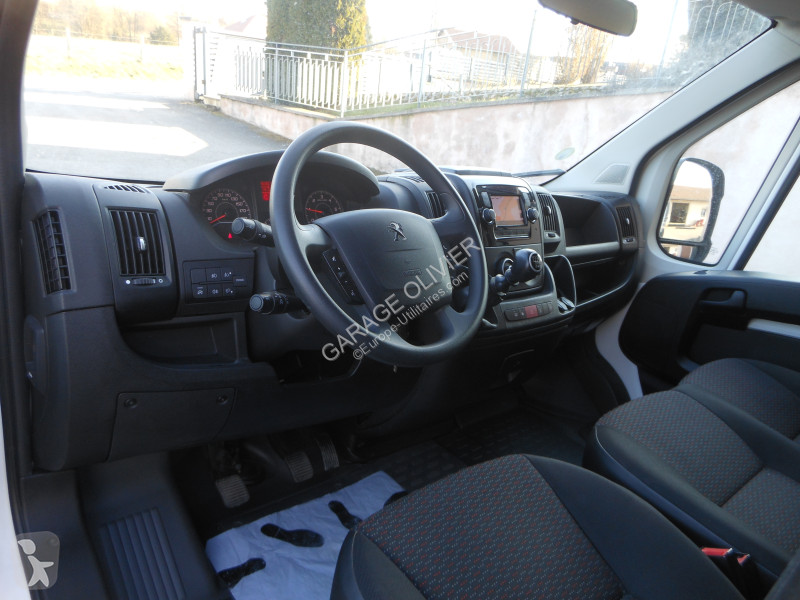 Véhicule utilitaire Peugeot 435 L4H2 2.2...