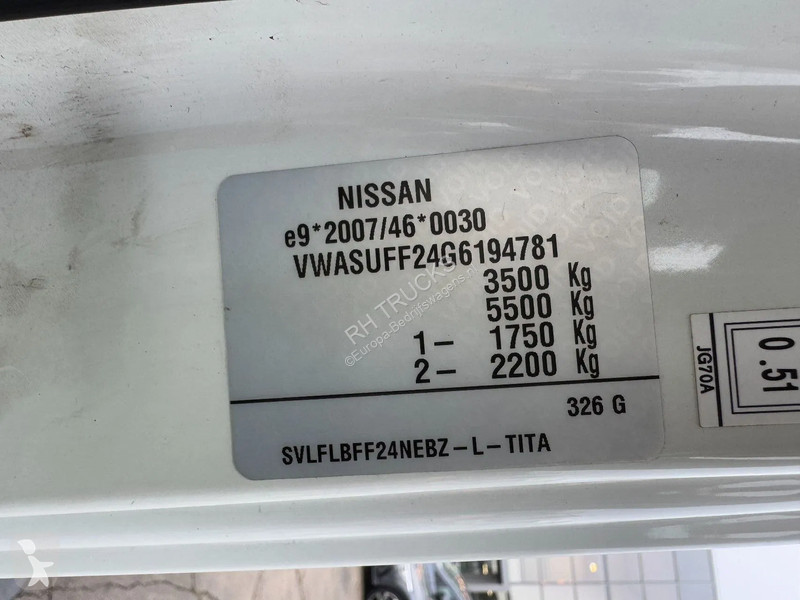 Véhicule utilitaire Nissan 35.12 + ISOLI 21...