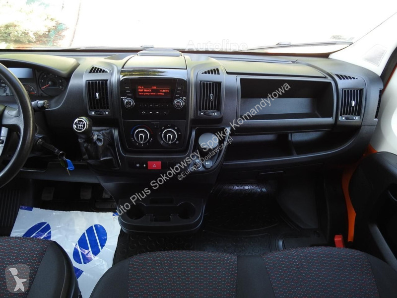 Véhicule utilitaire Peugeot BOXER FURGON...